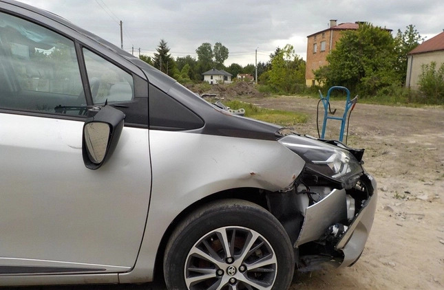 Toyota Yaris cena 20900 przebieg: 54408, rok produkcji 2019 z Łask małe 407